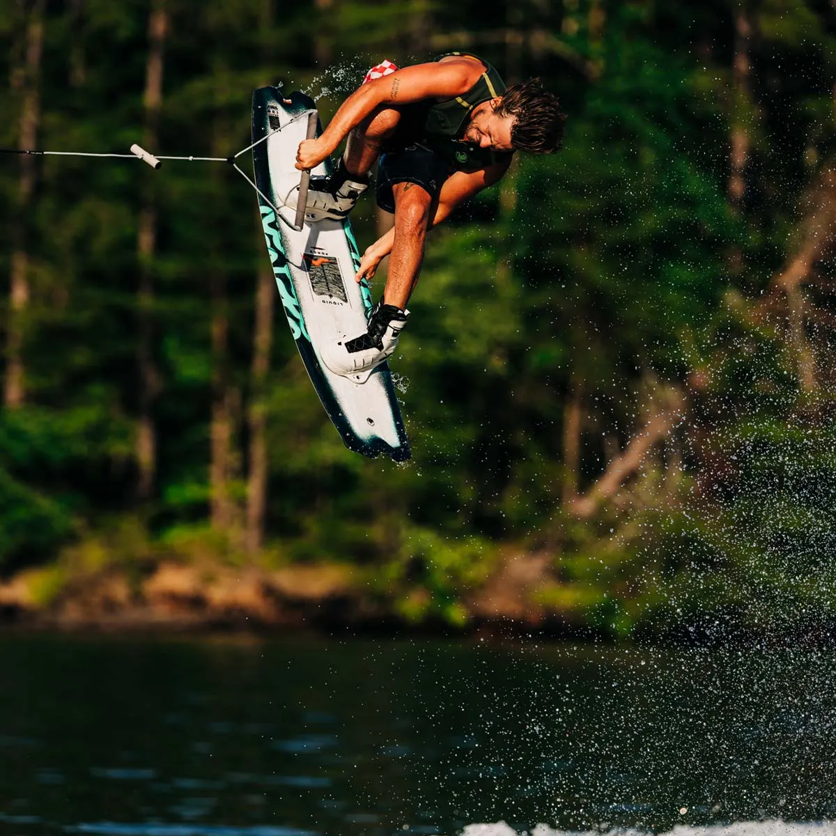 Liquid Force Remedy Wakeboard w/ Classic 6X Bindings - Image 2